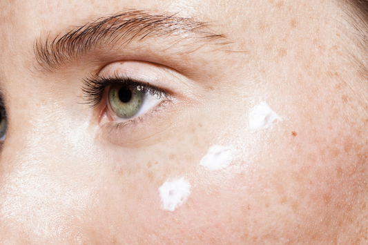 El Contorno de Ojos: ¿Por qué es diferente y necesita su propio producto?