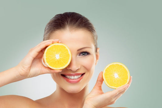 La Vitamina C: El activo que no puede faltar en tu rutina de día