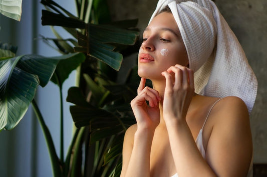 ¿Fan de los "skincare hacks"? Descubre cuáles sí funcionan y cuáles son puro cuento.