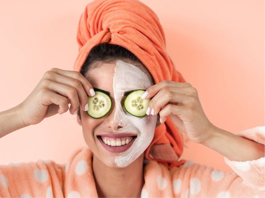 ¿Fan de los "skincare hacks"? Descubre cuáles sí funcionan y cuáles son puro cuento.